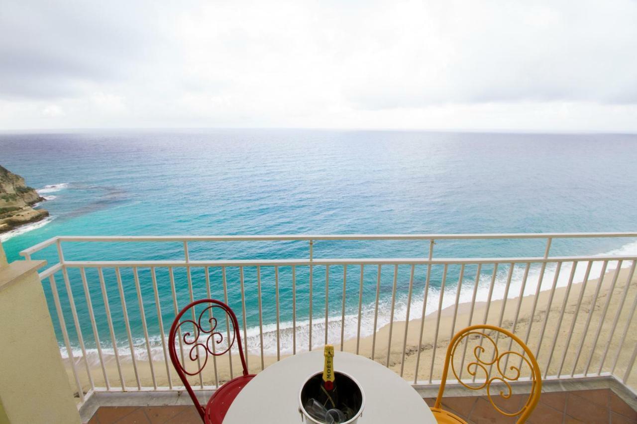 Isola Bella Sea-View Apartment Tropea Exterior photo